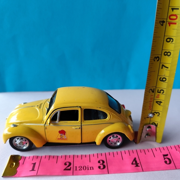 1997 St. Hubert Chicken Restaurant CANADA Volkswagen Yellow Beetle Metal 1:34 - Picture 8 of 8